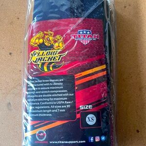 XS Titan Yellow Jacket 30 cm 7mm knee sleeves.